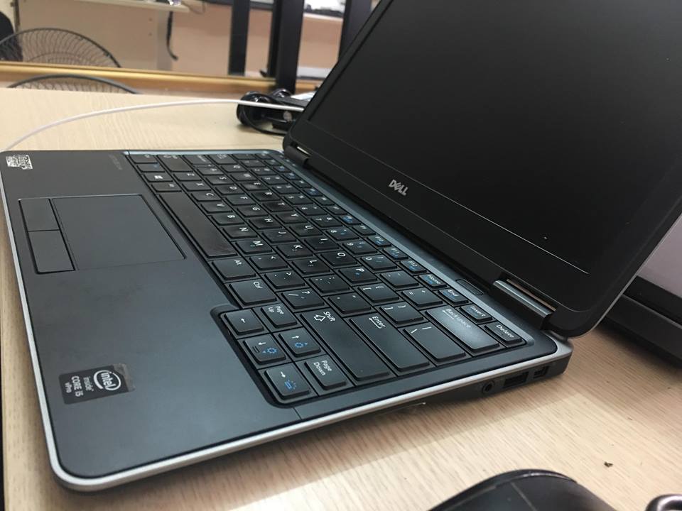 Laptop Dell Latitude E7240 (Core i5-4310U, RAM 4GB, SSD 128GB, VGA IntelGraphics 4400, 12.5 inch )